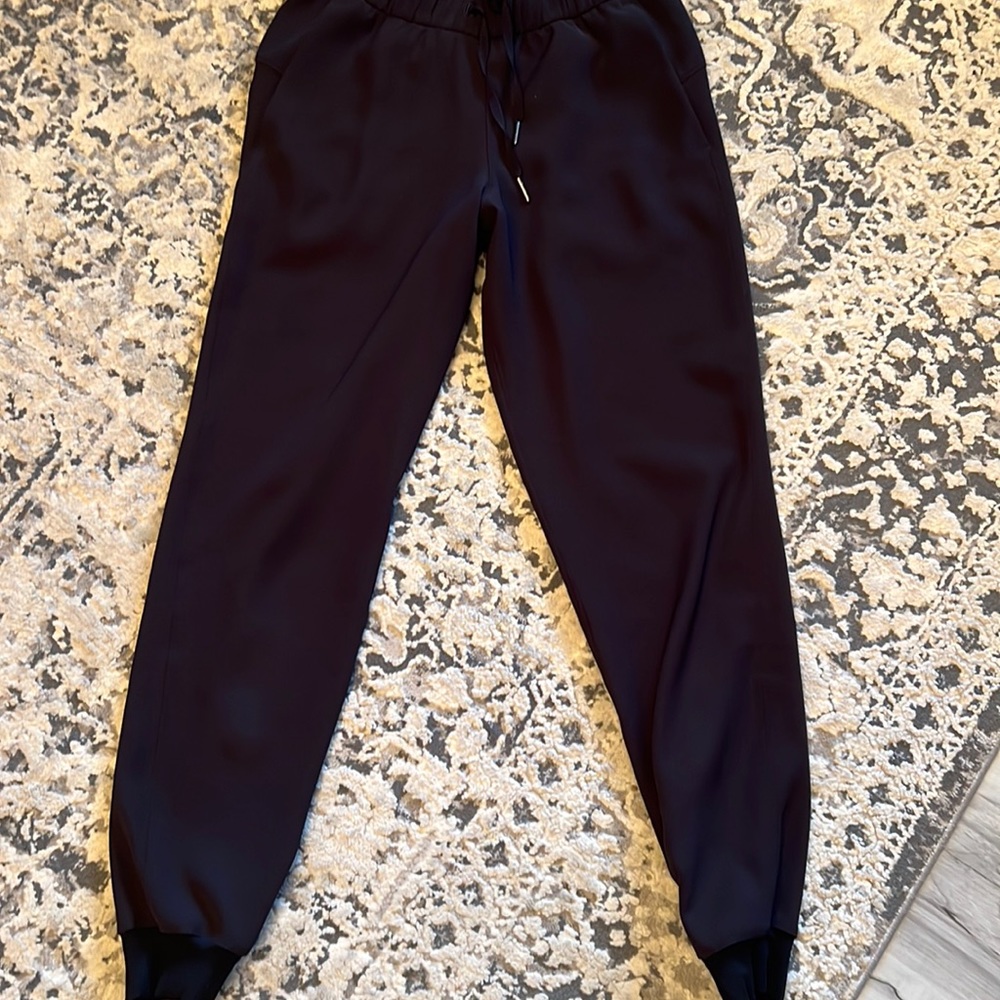 Lulu lemon women’s pants. Good condition. Size 4. Buyer pays shipping.